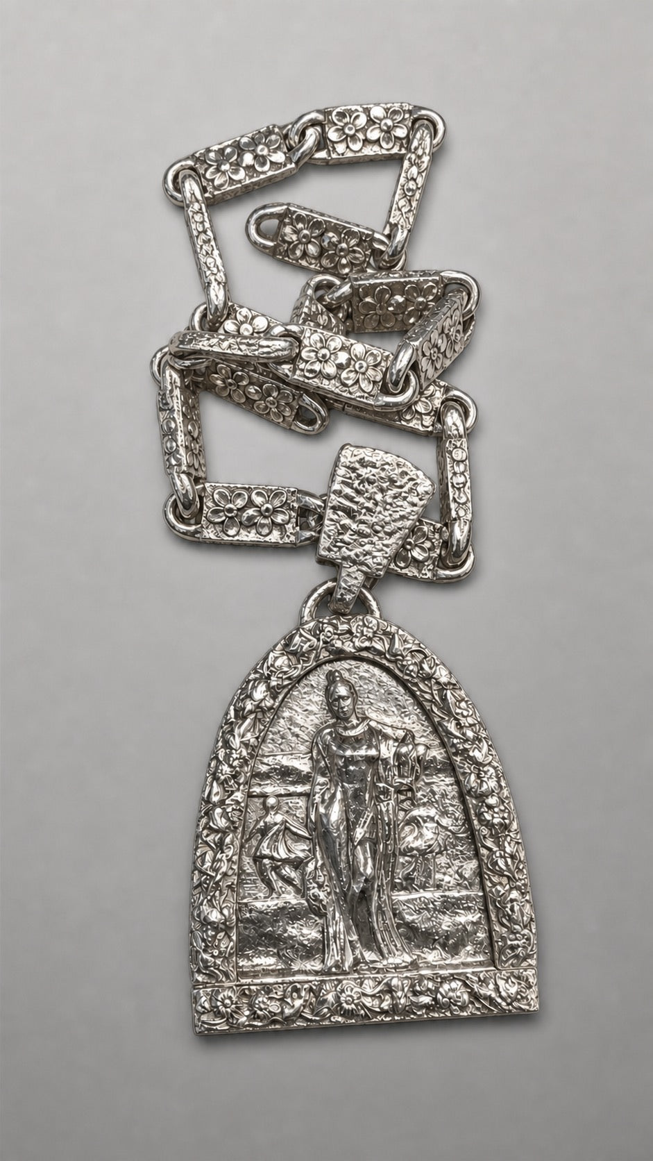 Sculptural jewellery by Munesu Chingwena